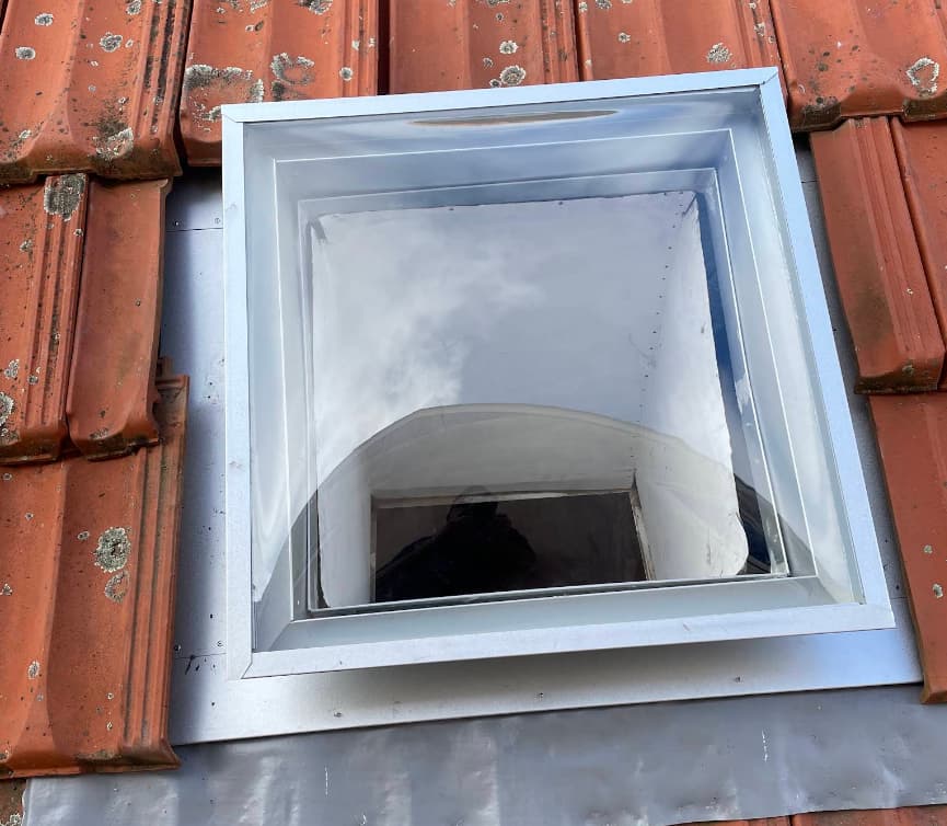 Skylight frame replacement on terracotta tiles